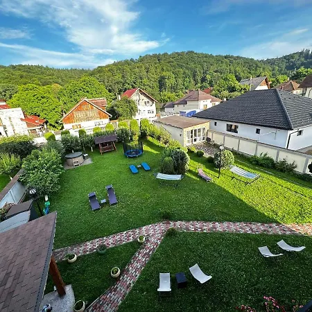Villa Emerald *